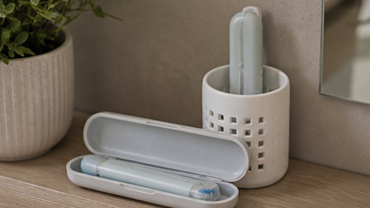 How to Set Up a Bathroom Travel Toothbrush Drying Cup