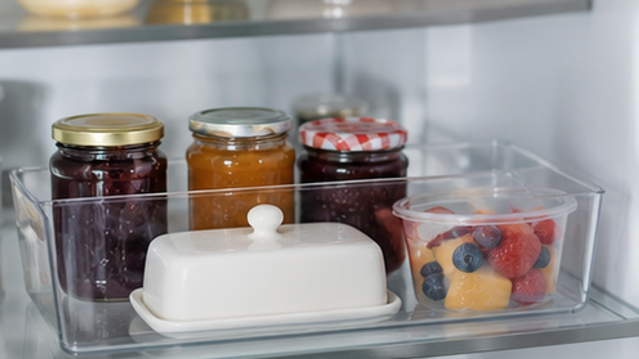 How to Prepare a Fridge Jam and Toast Breakfast Box